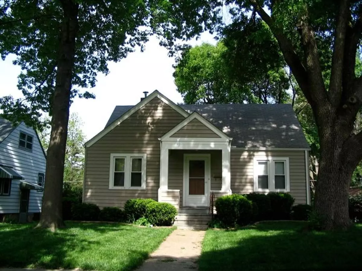 3+ Bedroom House Close To Kinnick And Uihc House for rent in University Heights, IA