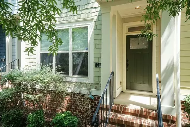 Gorgeous Well Maintained Two Bedroom Townhome! Apartment for rent in Chapel Hill, NC