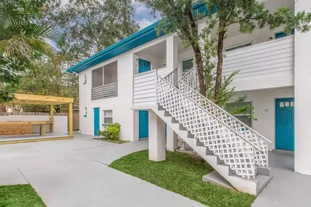 Renovated 1-bedroom With Private Laundry Apartment for rent in St Petersburg, FL
