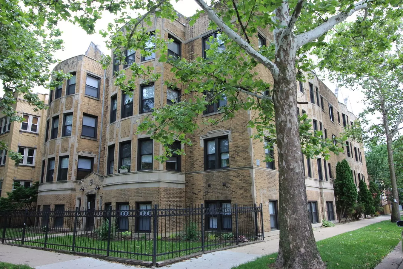 2321-25 W Arthur Ave 6447-49 N Claremont Ave Apartment for rent in Chicago, IL