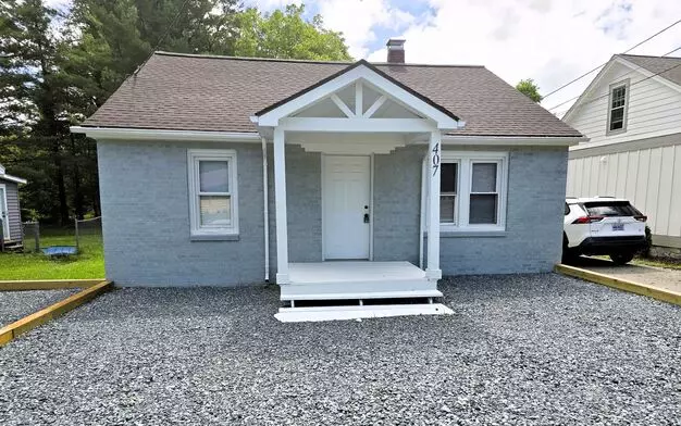 Cute Meadowview Bungalow; 3/1.5 Right In Town And On An Appalcart! Apartment for rent in Boone, NC
