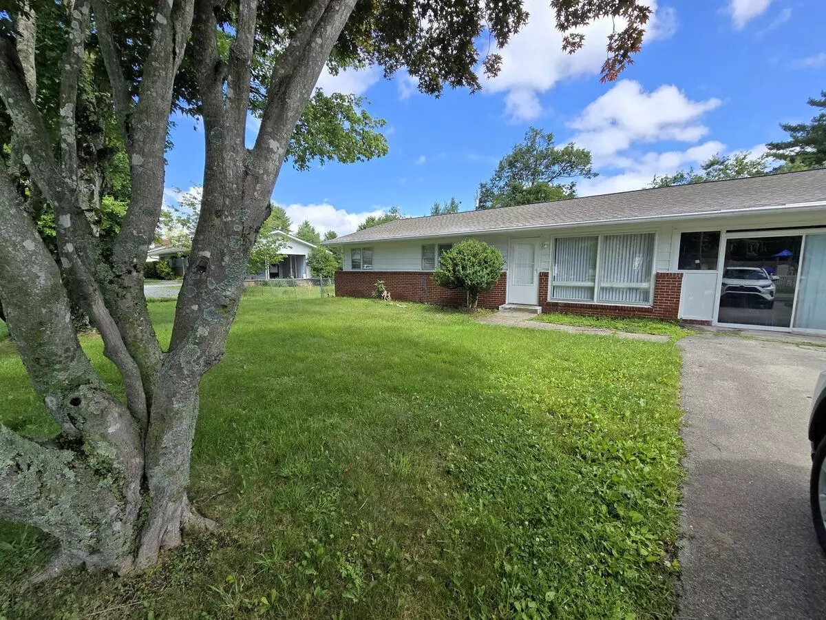 3/2 With Fenced Yard; In-town And Near An Appalcart House for rent in Boone, NC