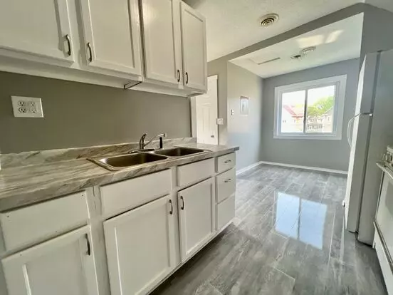 587 Charles Ave Apartment for rent in St Paul, MN