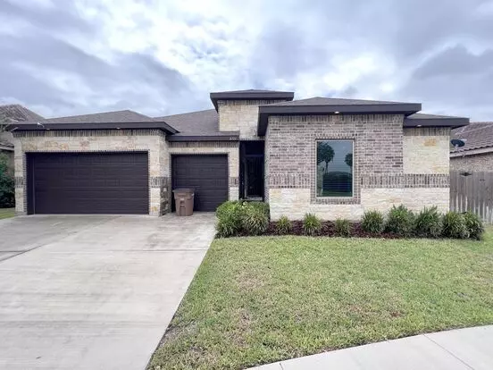 Beautiful 4Bed 3.5bath And 3 Car Garage Home In Edinburg! Apartment for rent in Edinburg, TX