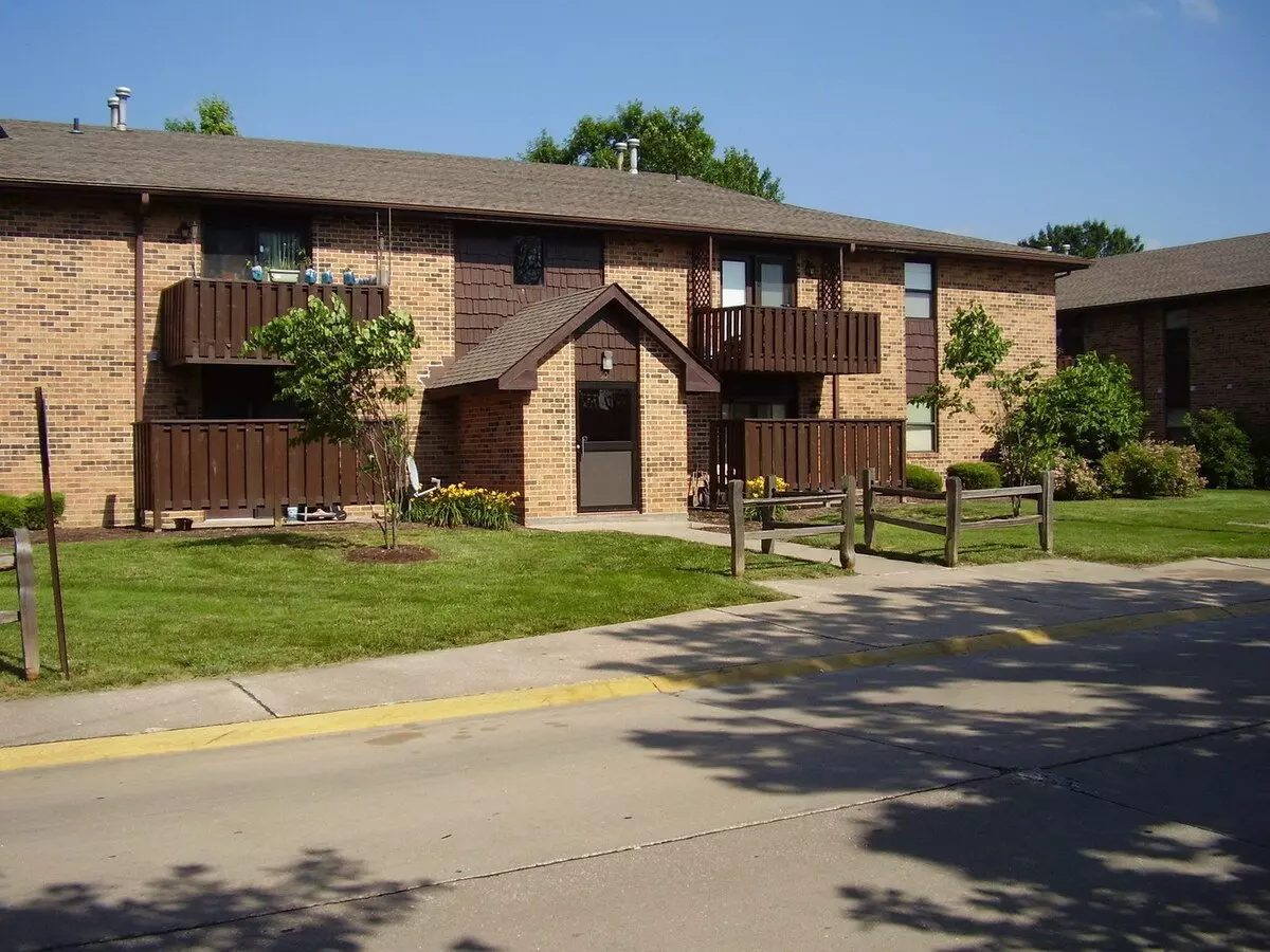2 Bd, 2 Ba Smithton Condo, E Columbia Near Broadway/hwy 63, W/d, New Carpet/paint Apartment for rent in Columbia, MO