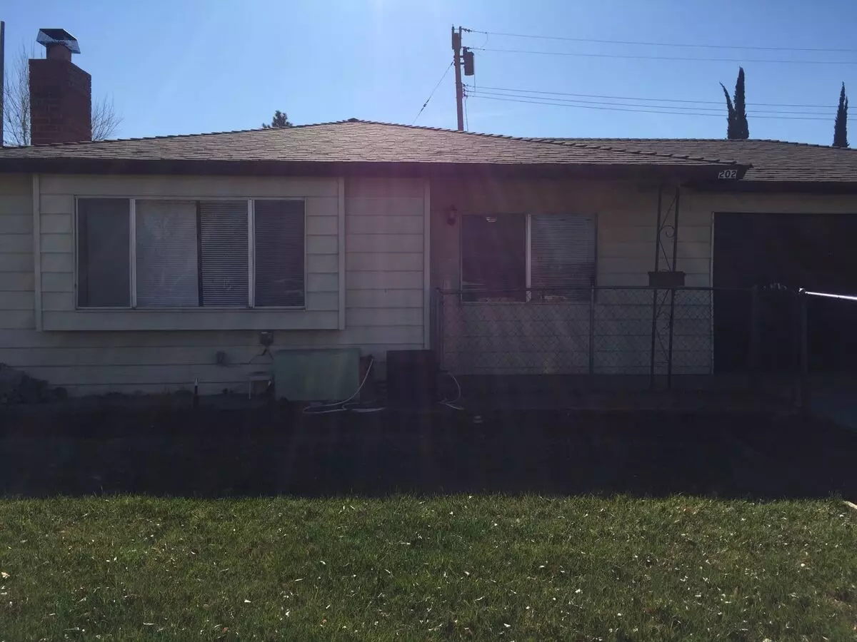 3 Bdrm, 2 Bath By Thompkins Elementary School House for rent in Tehachapi, CA