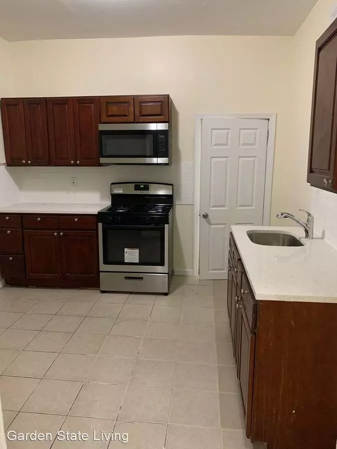 Beautifully Renovated Downtown Newark Home* Brand New Ss Appliances*granite Countertops*hardwood Flrs*commuter Friendly Location*pets Ok*available Now!!! Apartment for rent in Newark, NJ