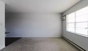 5 of 28 Flats On Oakwood Apartment for rent in Muncie, IN