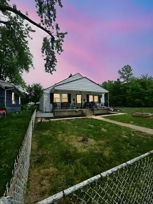 1496-1498 E 22nd Ave Apartment for rent in Columbus, OH