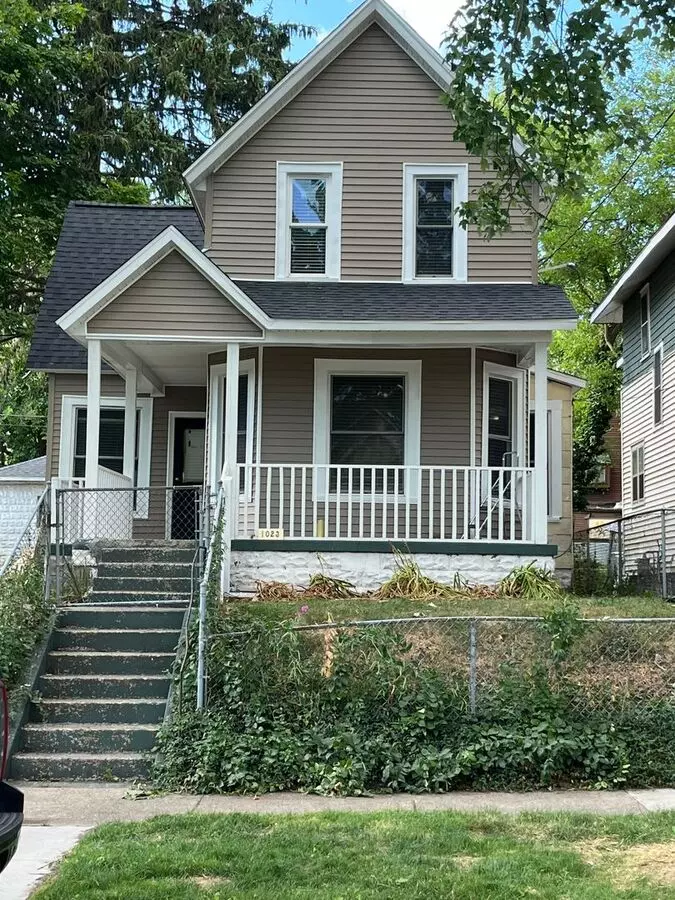 Large 3 Bedroom Home With A Den! House for rent in Grand Rapids, MI