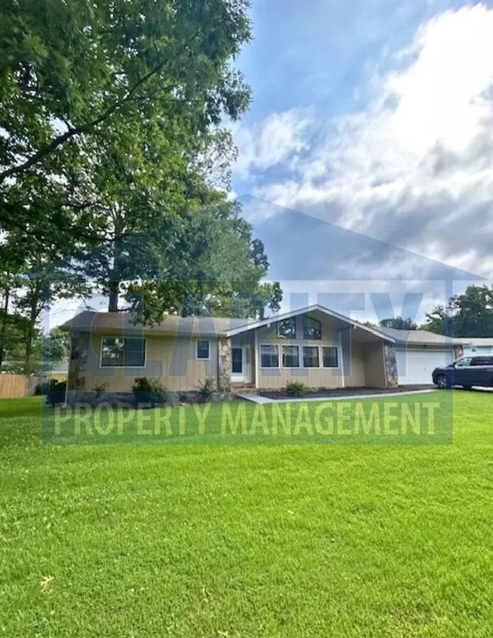 Great One Level Home With Double Garage! House for rent in Cleveland, TN
