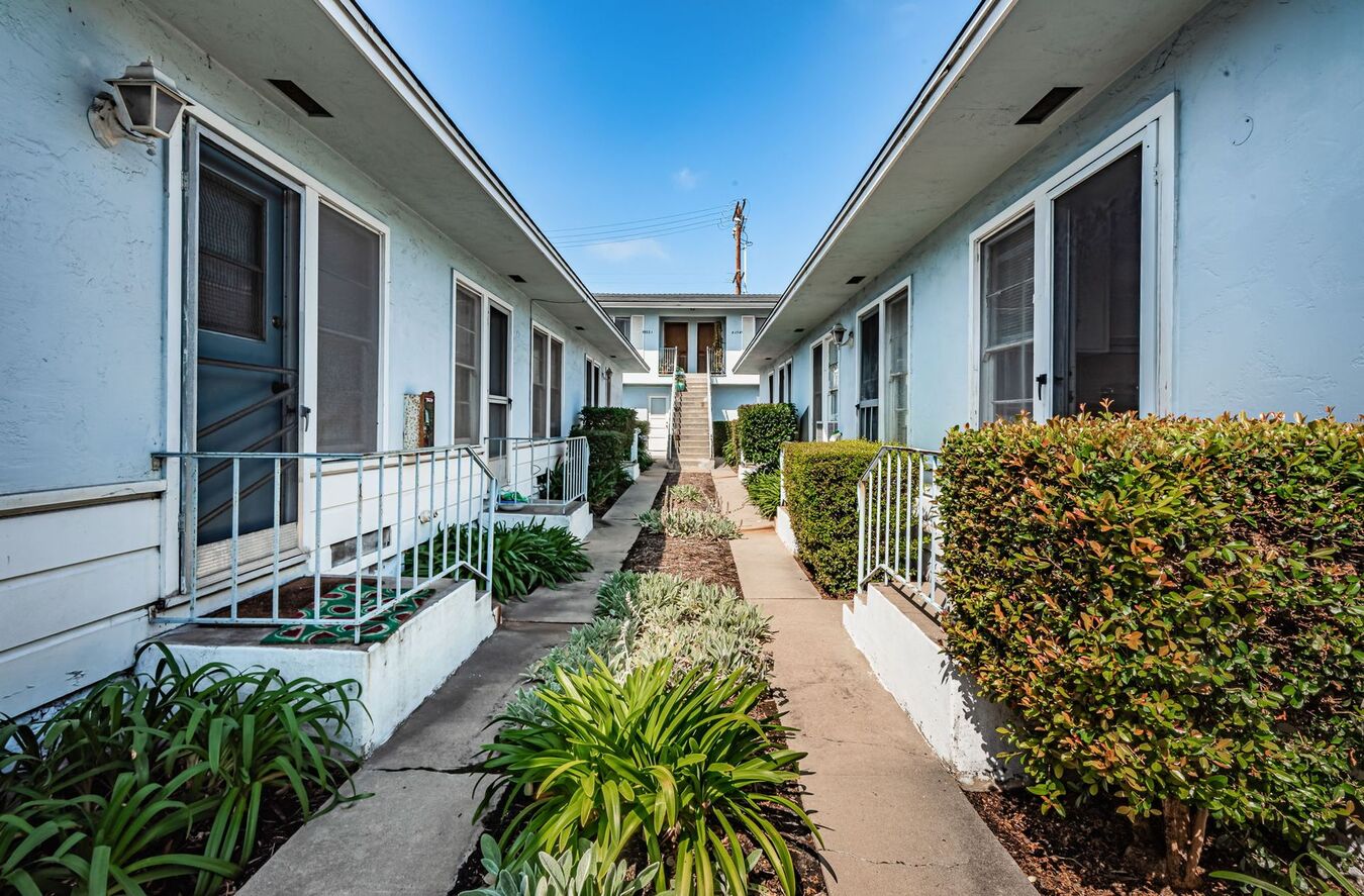 Charming Cottagestyle Apartment With Lush Rose... San Diego, CA