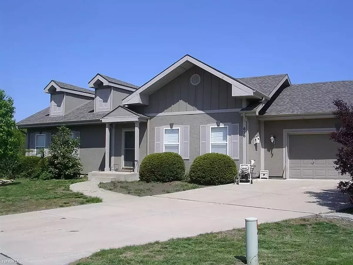 628 SE Greenridge Ct House for rent in Lees Summit, MO