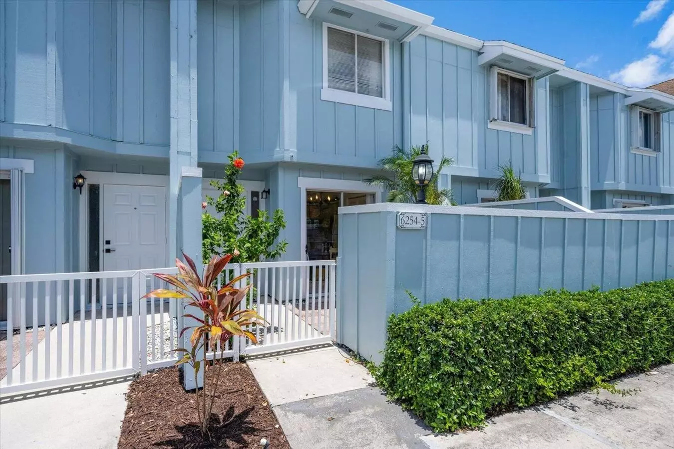Water Views, Modern Comfort – Your Next Rental In Jupiter! House for rent in Jupiter, FL