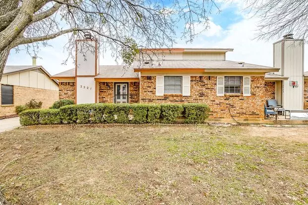 2 Bedroom 1 Bath Half Duplex Ready For New Tenants- 76015 Apartment for rent in Arlington, TX