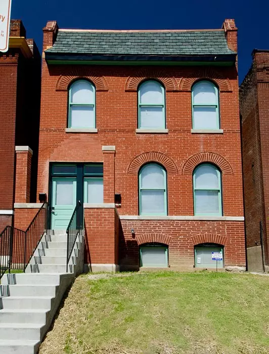 Oak Apartment for rent in St Louis, MO