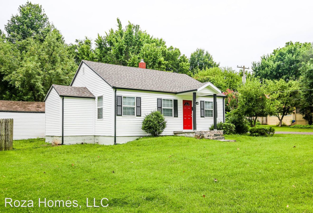 1700 E McDaniel House for rent in Springfield, MO