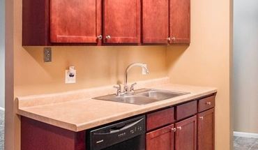 2 of 56 Christmas Lake Manor Apartment for rent in Excelsior, MN