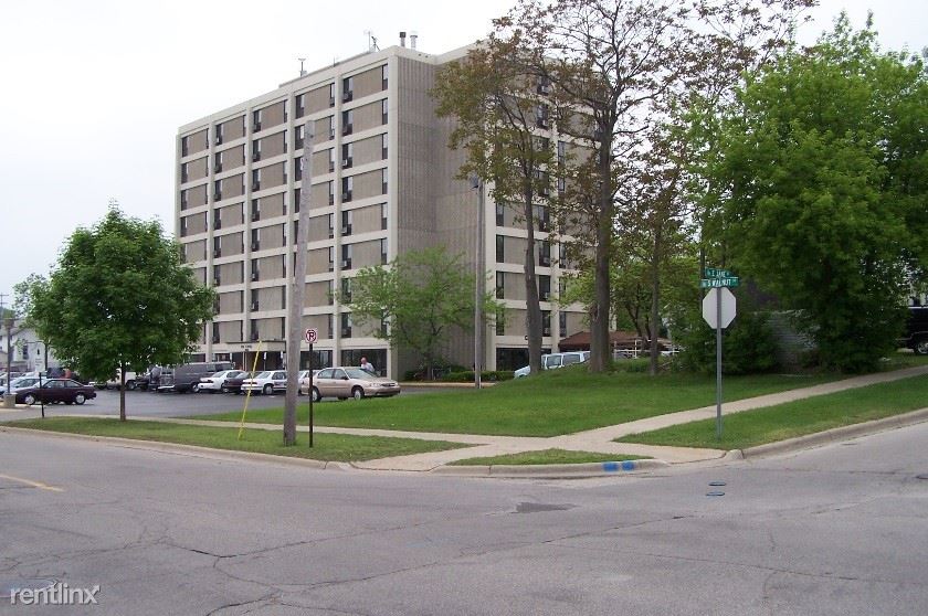 Pine Towers Apartment for rent in Bay City, MI