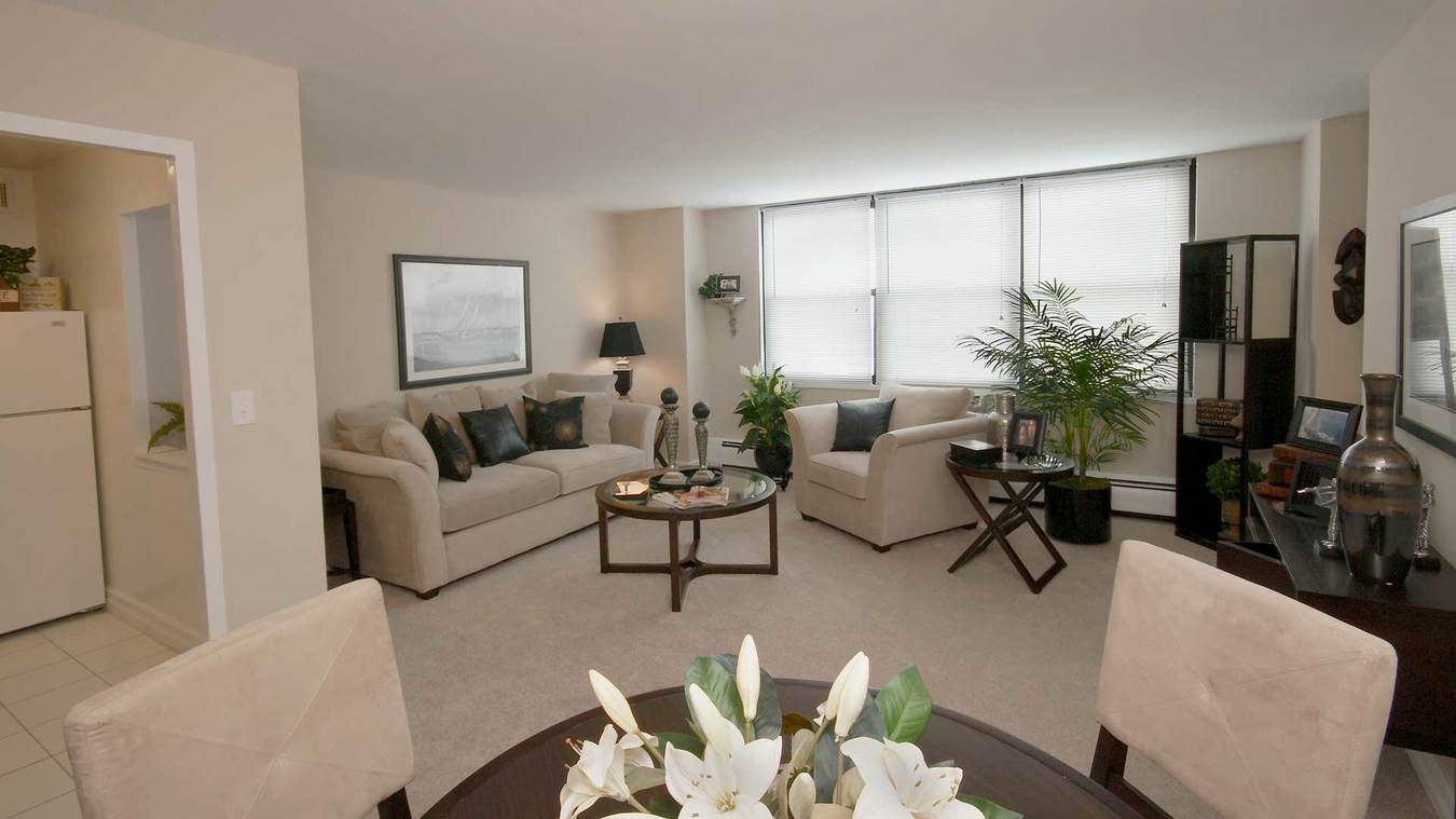 Oglesby Towers Apartments 6700 S Oglesby Chicago, IL