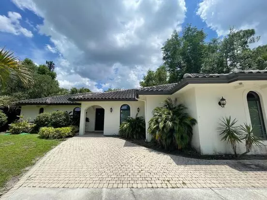 Annual Rental - 4 Bedroom + Den/ 4 Bath - Main Home Plus Attached Studio Apartment Apartment for rent in Naples, FL