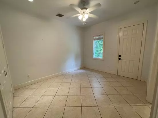 Annual Rental - Efficiency Apt-studio With Full Bath Apartment for rent in Naples, FL