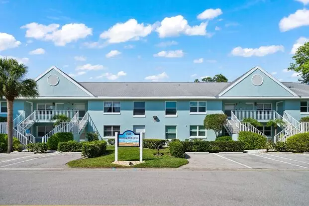 6 Month Rental - 2 + Den / 2 Bath At Pipers Pointe Apartment for rent in Naples, FL