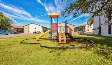 2 of 62 Woodside Flats Apartment for rent in Dallas, TX