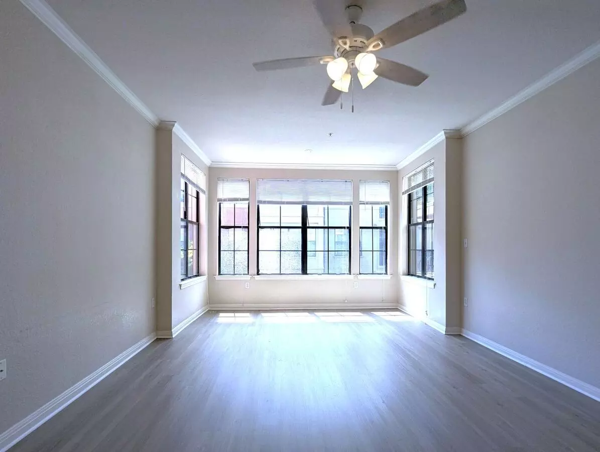 1X New Flooring Throughout! Spacious And Bright: 642 Square Feet Apartment for rent in Orlando, FL