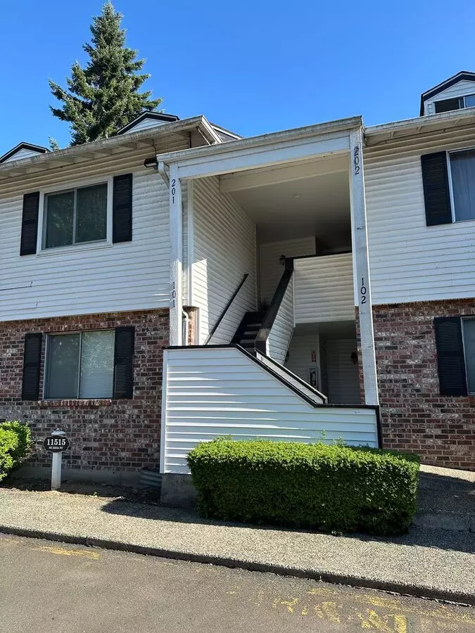 Colonial Square Top Floor Condo For Rent Apartment for rent in Kent, WA