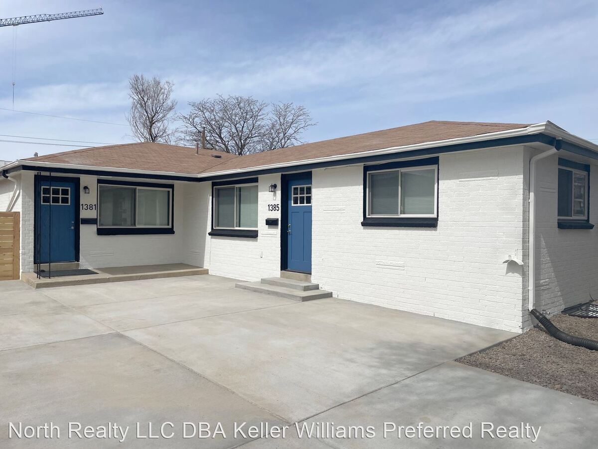 Modern 4 Bedroom, Fully Remodeled Triplex Apartments Aurora, CO