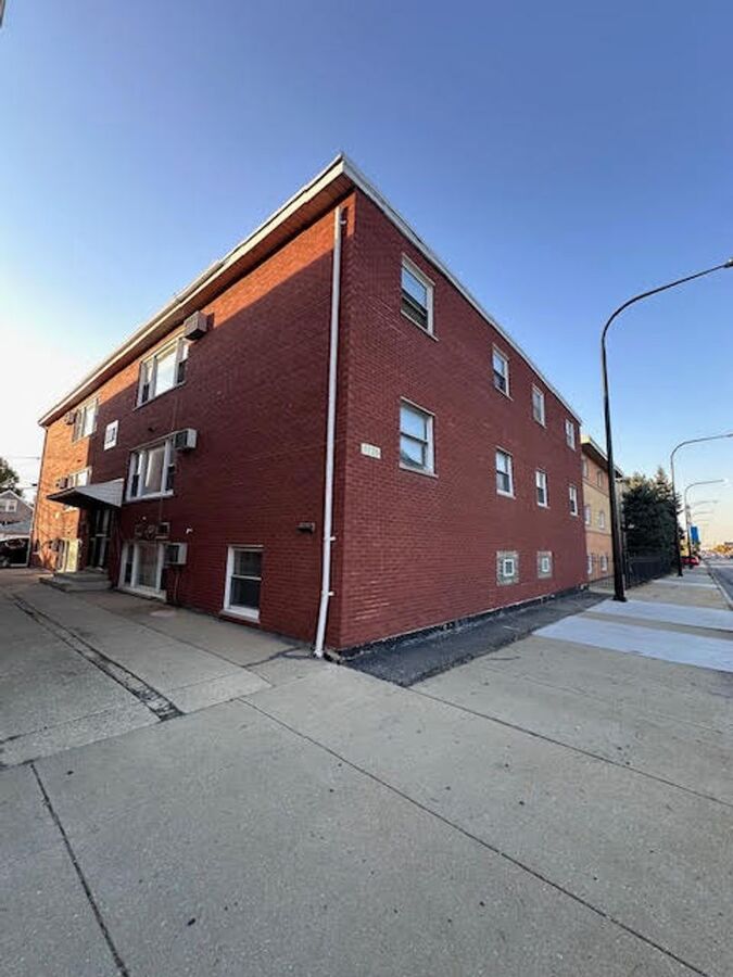 7030 S Cicero Avenull