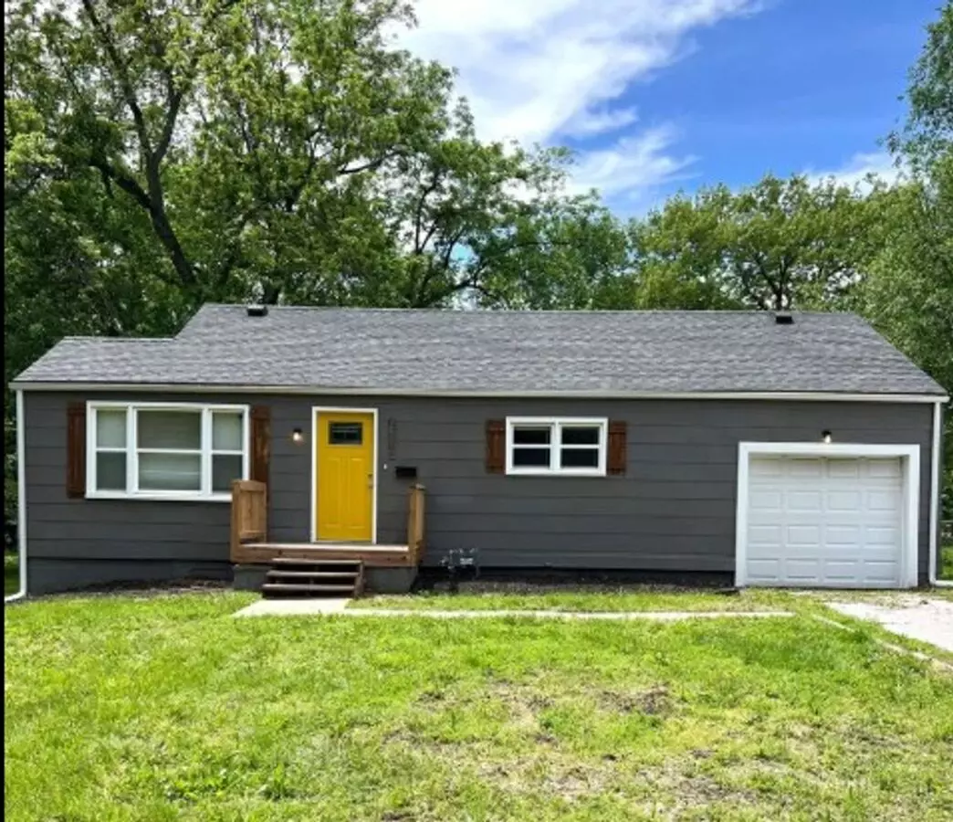 Cute 2 Bed, 1 Bath Home In Raytown – Updated And Move-in Ready! House for rent in Raytown, MO