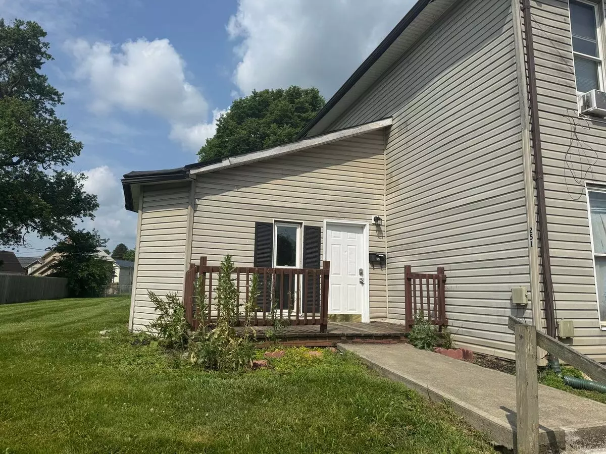 251-251 1/2 N Fifth St Apartment for rent in Newark, OH