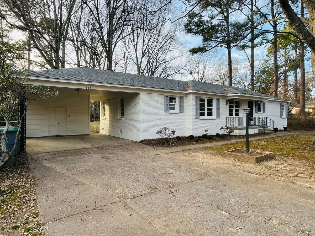 Charming East Memphis Home, 3br/2ba, 1600 Sq Ft! One Dog Ok W Fees! Fully Fenced In Back Yard. House for rent in Memphis, TN