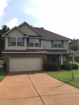 Olive Branch - 4 Bedrooms, 2 Full Baths And Laundry Upstairs With Great Room, Kitchen And Half Bath Down Stairs With Patio & 2 Car Garage In Pleasant Hill Elem, Desoto Central Intermediate, Middle & High School District Apartment for rent in Olive Branch, MS
