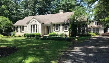 2 of 40 Gorgeous East Memphis Home With Sunroom In Desirable Hedgemoor! Lawn Maintenance Included! 4 Car Garage! Small Pets Are Allowed With Owner Approval.. House for rent in Memphis, TN