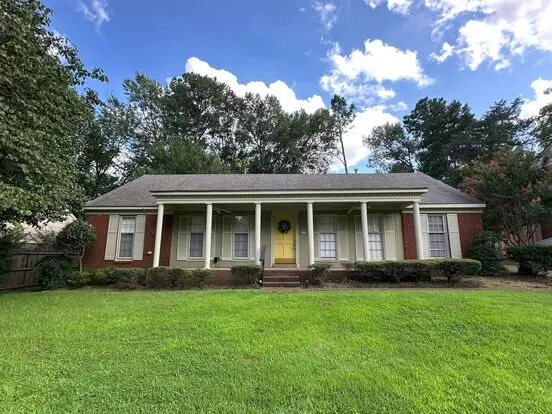 One Story Germantown Home Move In Ready! Fenced Backyard! Located On Farmington Blvd Between Brierbrook And Kimbrough. Pets Are Owner's Approval, Fees Apply. Apartment for rent in Germantown, TN