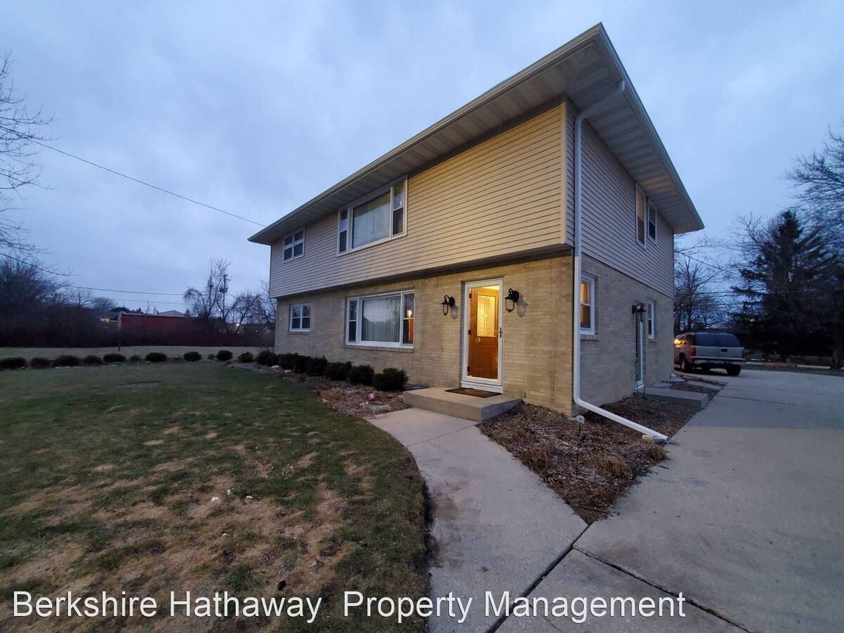 226 Steeplechase Dr Upper Racine, WI Apartment for Rent