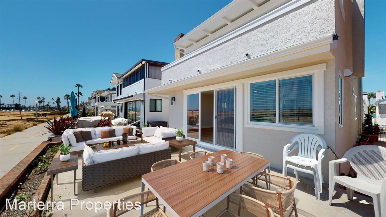 1127 E Balboa Blvd Newport Beach, CA Apartment for Rent