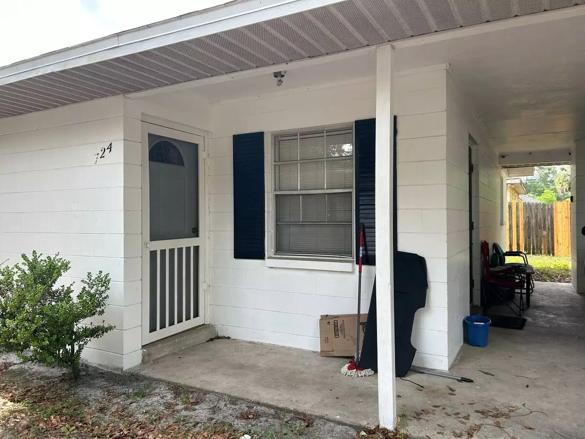 Quaint 2/1 With Covered Porch Near Uf Half Off Rent!! House for rent in Gainesville, FL