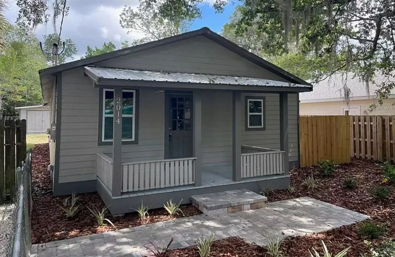 Spacious 3 Bed, 2 Bath Home With Workshop & Fenced Backyard Oasis Near Parks & Publix! House for rent in Gainesville, FL