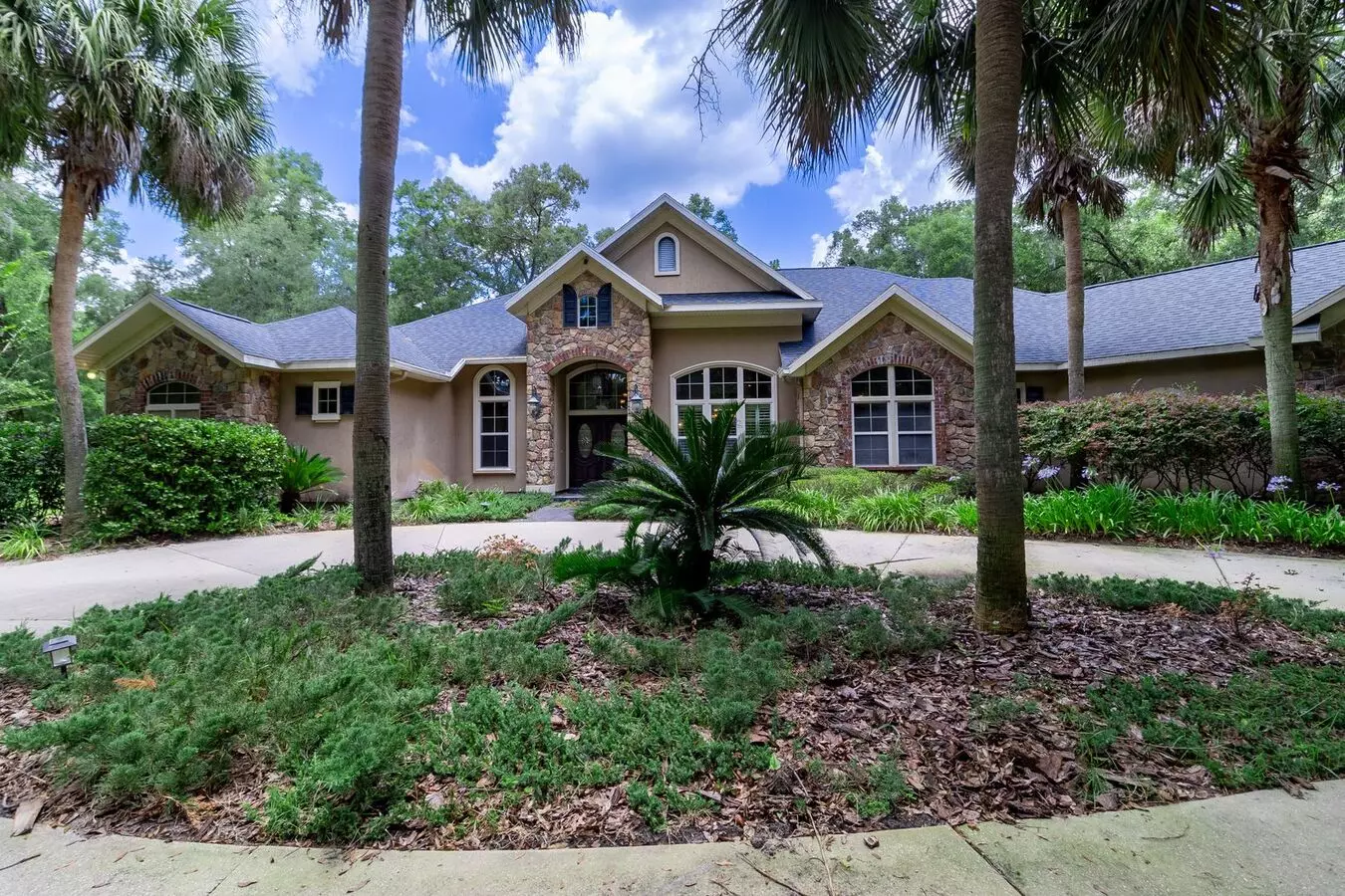 Executive Gainesville Rental: Custom 4 Suite Home On 2.43 Acres With Private Pool & Gourmet Kitchen House for rent in Gainesville, FL