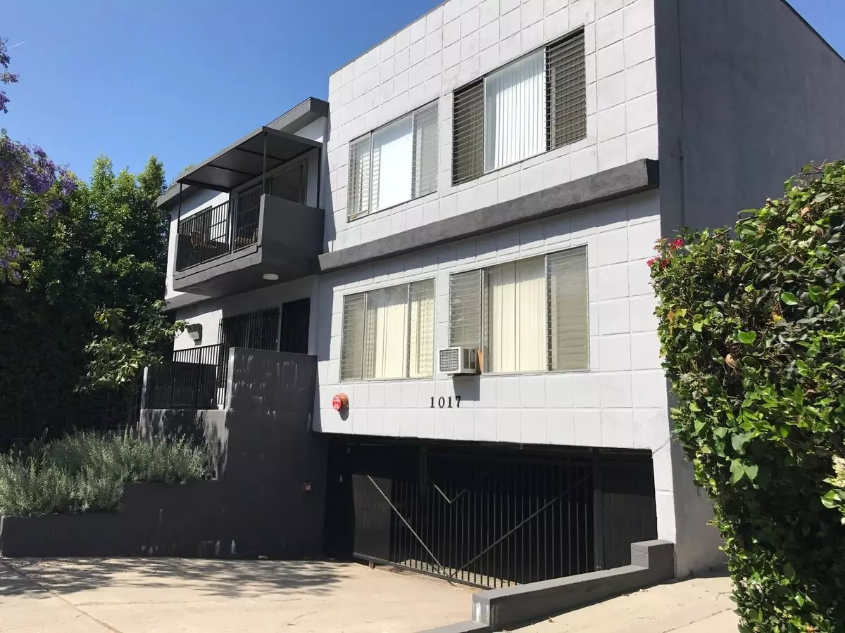 1017 N Spaulding Ave Apartment for rent in West Hollywood, CA
