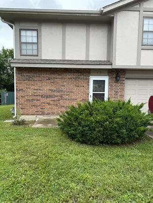 113 - 115 W Foxwood Drive Apartment for rent in Raymore, MO