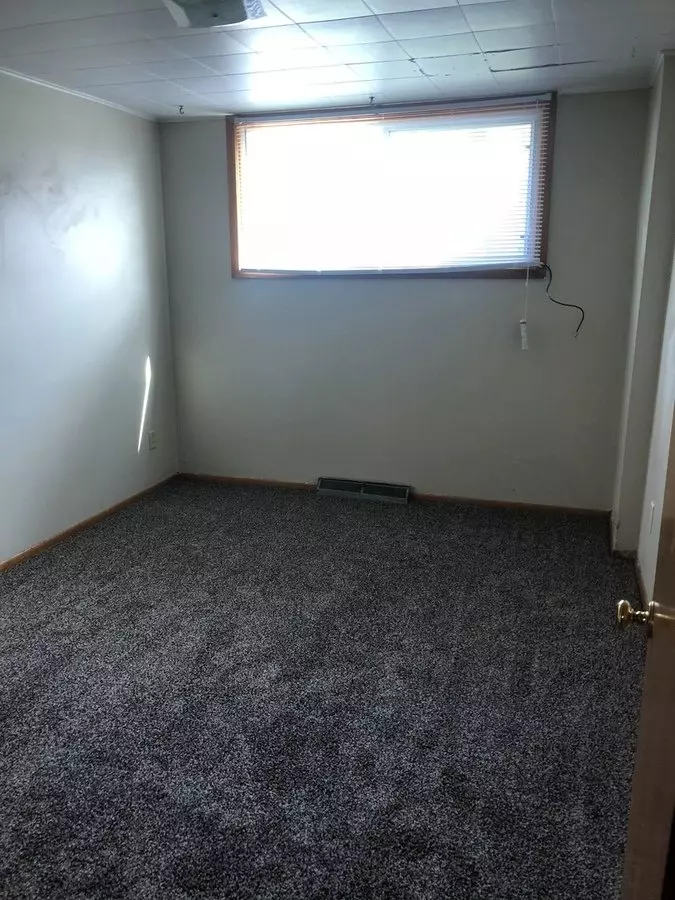 1210 1/2 N 19th St Apartment for rent in Bismarck, ND