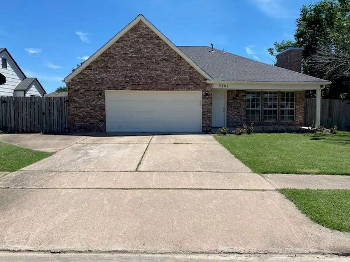 Available Now!! Corner Lot 3-bed, 2-bath, 2 Car Garage W/oversized Driveway. Neighborhood Park! House for rent in Broken Arrow, OK
