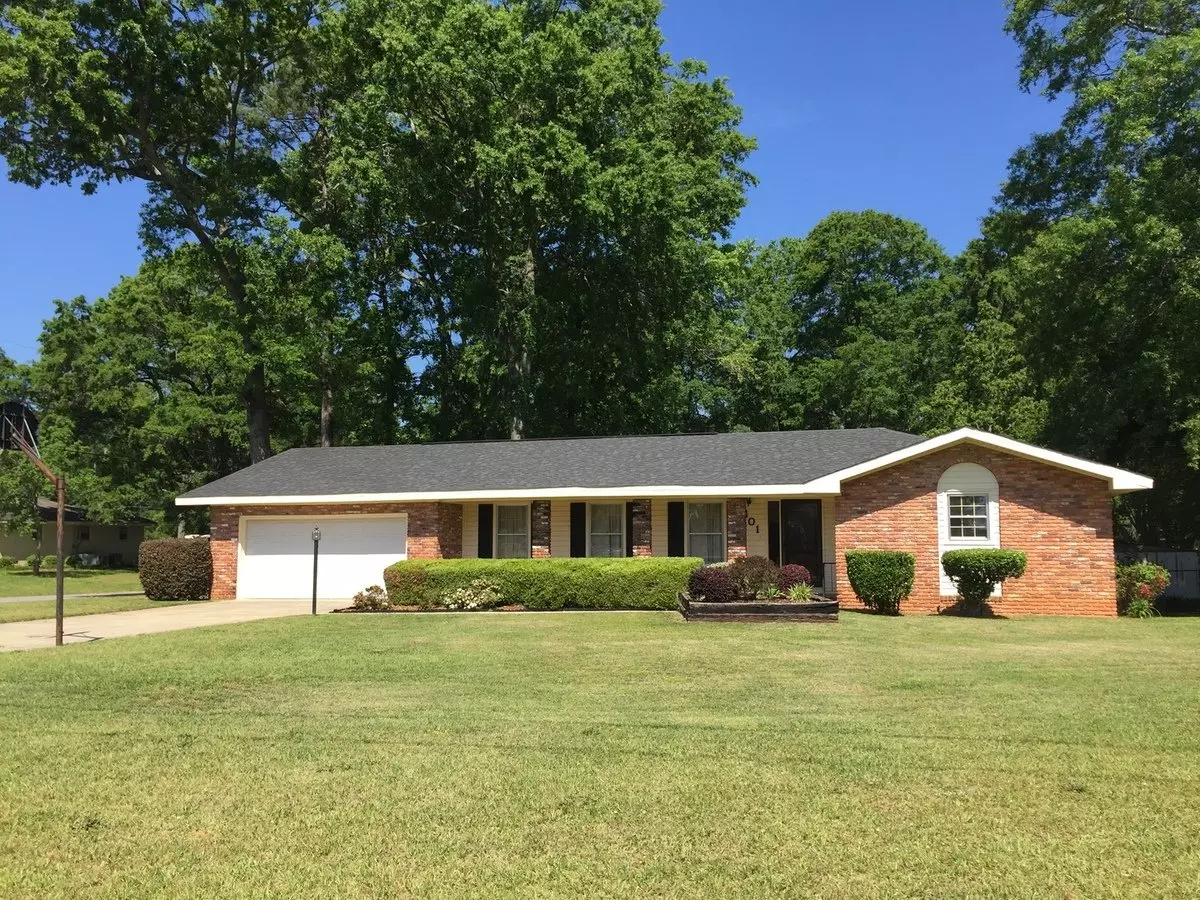 Freshly Updated Brick Ranch On Spacious Corner Lot House for rent in Warner Robins, GA