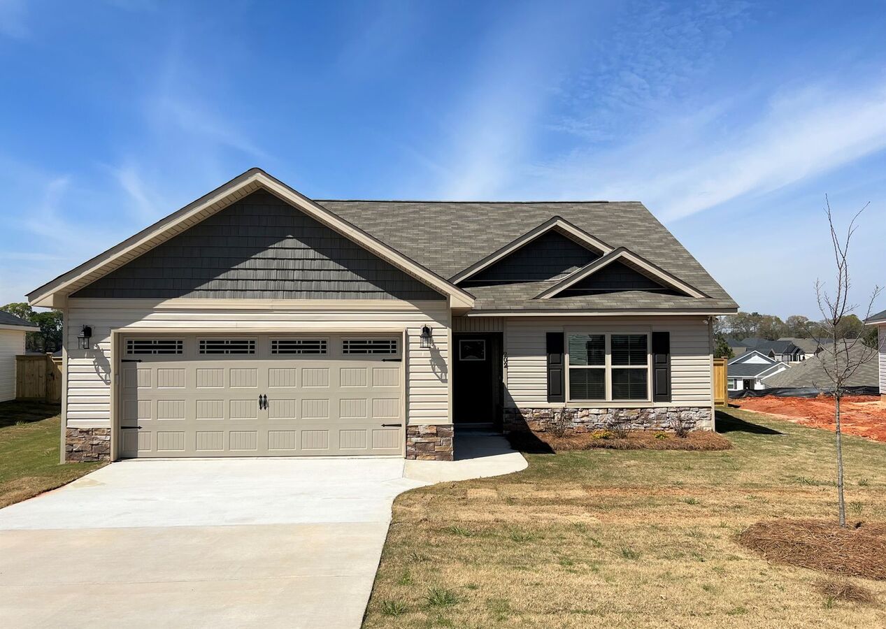 Curated visual reference: Beautiful 4Bd 2Ba Home With Open Floor Plan Apartments Byron Photo Inspiration