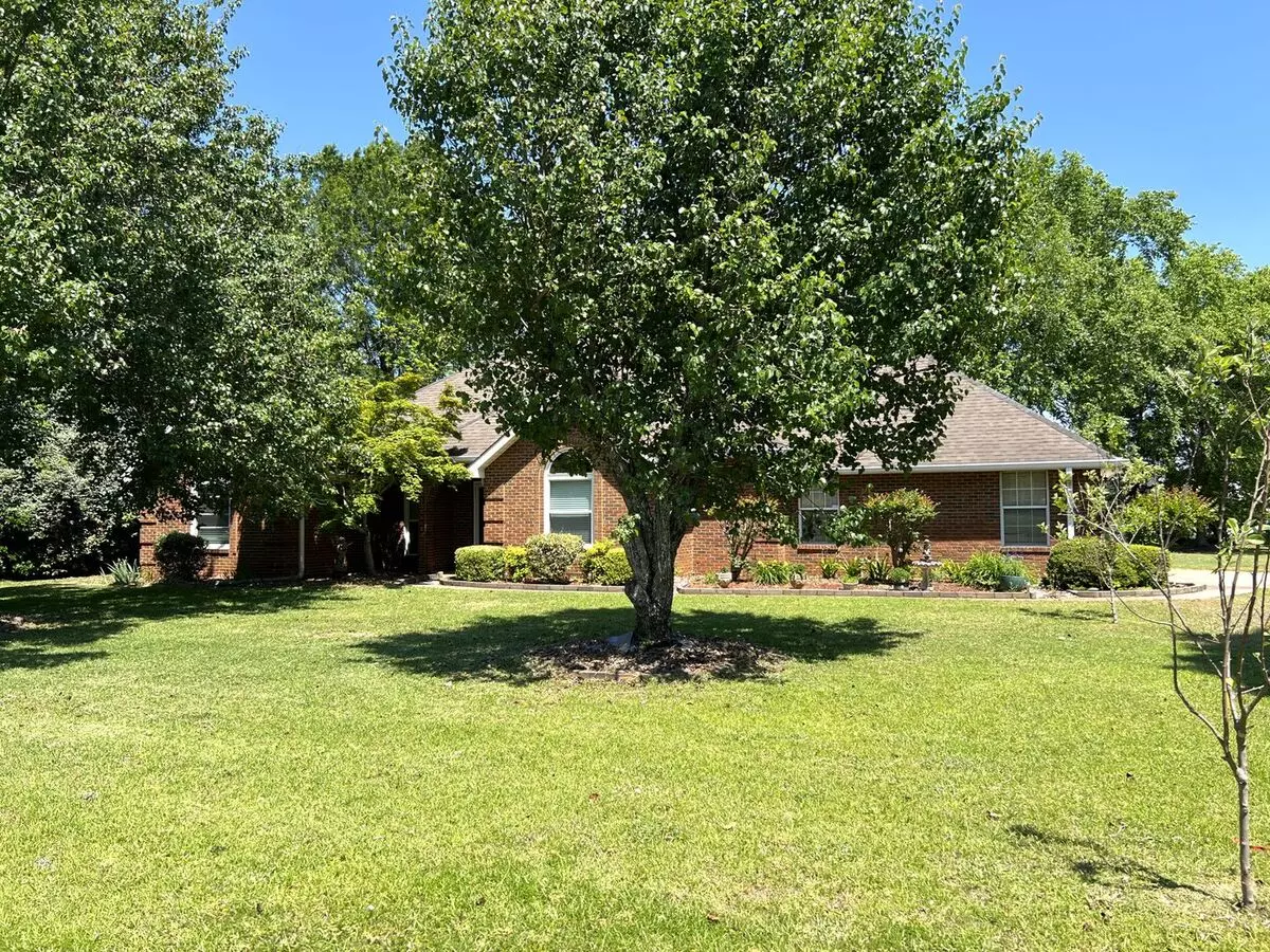 Charming 4bd/2.5ba All-brick Ranch On Corner Lot In Tara Estates! House for rent in Warner Robins, GA